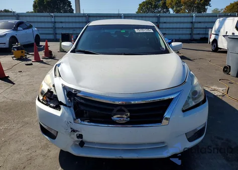 2015 Nissan Altima 2.5 из США, поврежденный, VIN 1N4AL3APXFC106901